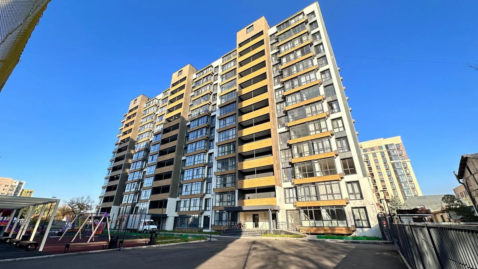 Апартаменты Жк 4 Seasons, Рядом Трц Mega По Розыбакиева Алматы